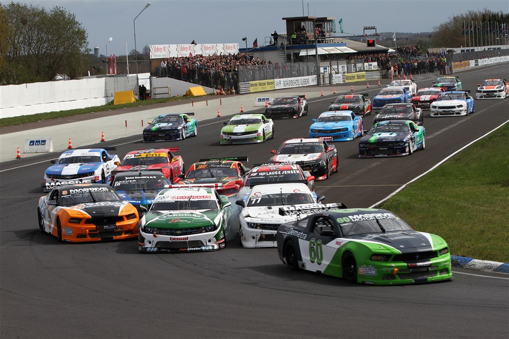 Her blev søndagens DTC-afdeling i realiteten afgjort. Dennis Lind (60) er smuttet i front, mens Casper Elgaard (5), Ronnie Bremer (10) og Jan Magnussen (23) er på vej ud af
(Foto: CN Photo)